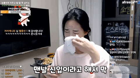 Được hứa hẹn donate 20 triệu, nữ streamer chấp nhận ăn bằng chân trên sóng, bật khóc nức nở ngay sau đó - Ảnh 3.