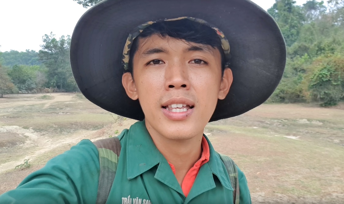 Thoát khỏi cái mác Youtuber nghèo nhất Việt Nam, Sang Vlog bất ngờ bỏ nhà đi bụi, tiết lộ lý do ít ai ngờ