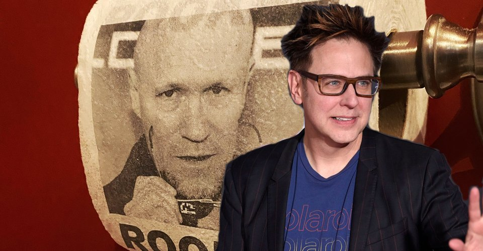 Giữa đại dịch, đạo diễn James Gunn mang giấy vệ sinh in mặt bạn mình ra dùng cho vui