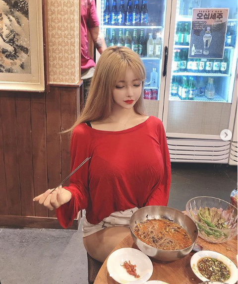 Bà mẹ 1 con xứ Hàn sở hữu gương mặt búp bê, thân hình đẫy đà khiến dân mạng trầm trồ - Ảnh 7.