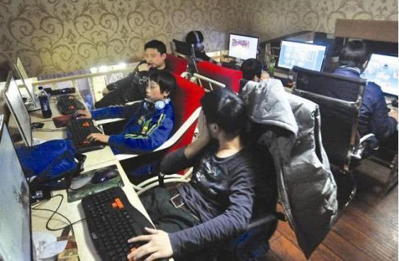Lạ đời câu chuyện ông bố bỏ ra 18 triệu thuê xã hội thâm để giúp con trai mình cai nghiện game - Ảnh 2.