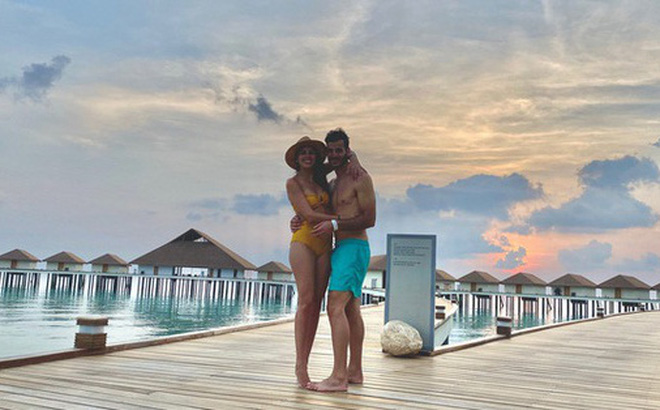 Vẫn đi tuần trăng mật ở Maldives giữa mùa Covid-19, cặp đôi mới cưới bị mắc kẹt trên “hòn đảo thiên đường' chưa biết ngày về