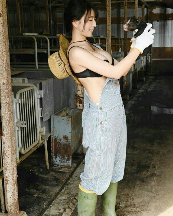 Thời nào còn là hot girl trồng rau nuôi lợn, cô gái năm xưa giờ lột xác ấn tượng, trở thành người mẫu chuyên chụp ảnh gợi cảm - Ảnh 2.