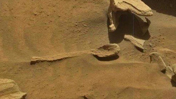 Loạt hình ảnh rợn người làm gia tăng đồn đoán về sự tồn tại của nền văn minh trên sao Hỏa - Ảnh 2.