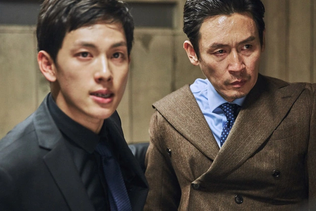 5 ông trùm xã hội đen khuynh đảo điện ảnh Hàn: Từ trùm đa cấp tỉ đô Lee Byung Hun tới tay buôn vũ khí khét tiếng Hyun Bin đều có đủ - Ảnh 5.