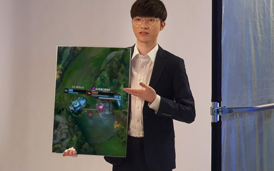 Trực tiếp cuộc khẩu chiến giữa T1 và G2 Esports cùng với meme mới - 'Chủ tịch Faker cầm fact'