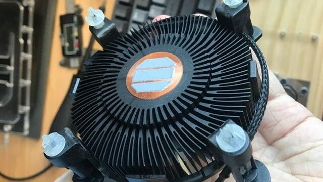 Intel “remaster” tản stock với màu đen thanh lịch, sử dụng lõi đồng, TDP 80W