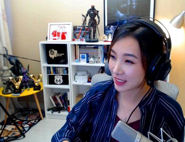 Thủ khoa đại học, tốt nghiệp thạc sĩ, nàng hot girl bất ngờ lựa chọn trở thành streamer, bị cả họ phản đối và cái kết khiến tất cả ngỡ ngàng - Ảnh 1.