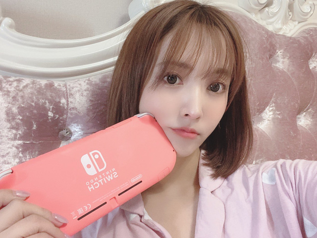 Yua Mikami và đồng đội dành tặng quà đặc biệt cho fan, kêu gọi mọi người cẩn thận đến khi hết dịch - Ảnh 1.