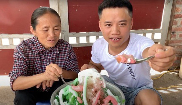 Làm video ẩm thực trông mất vệ sinh, con trai bà Tân Vlog lại nhận mưa gạch đá từ phía cộng đồng mạng - Ảnh 5.