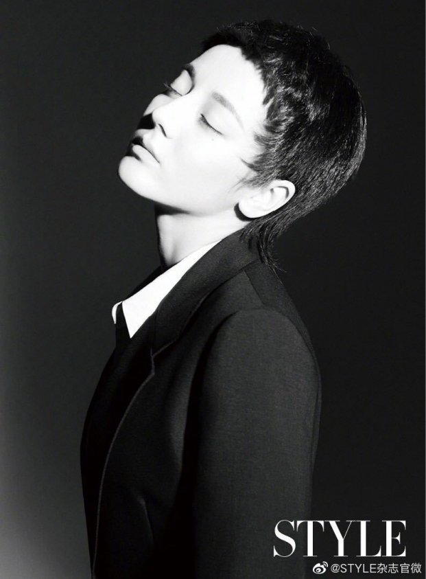 Cắt tóc ngắn khác lạ, Địch Lệ Nhiệt Ba khiến fan sốc nặng, không nhận ra thần tượng - Ảnh 8.