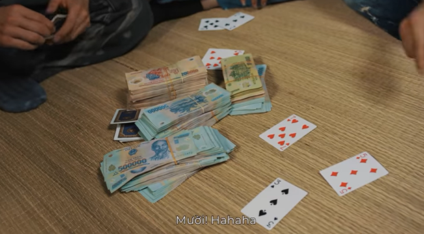 Giang hồ mạng Huấn Hoa Hồng ngang nhiên làm MV quảng cáo game đánh bạc: Có thể bị xử lý hình sự  - Ảnh 20.