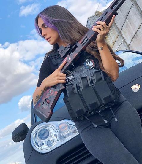 Body căng đét của cực binh sĩ Isarel khiến fan PUBG mê mẩn: Nữ hoàng súng đạn, biểu tượng của nữ quyền - Ảnh 25.