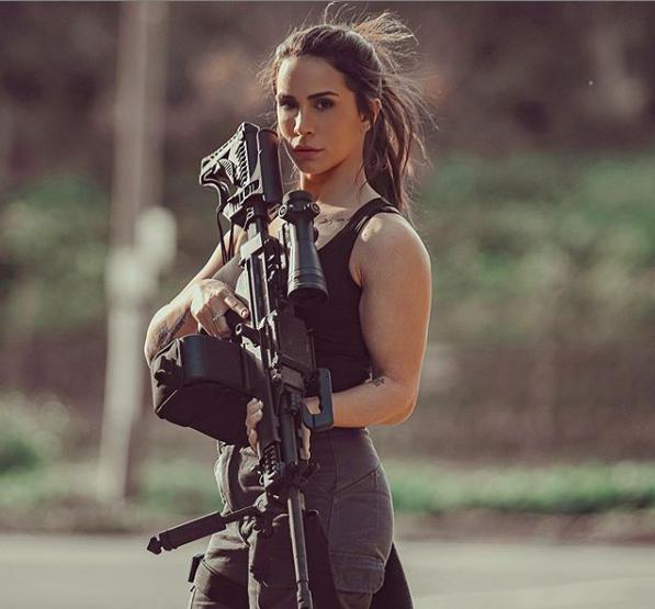 Body căng đét của cực binh sĩ Isarel khiến fan PUBG mê mẩn: Nữ hoàng súng đạn, biểu tượng của nữ quyền - Ảnh 23.