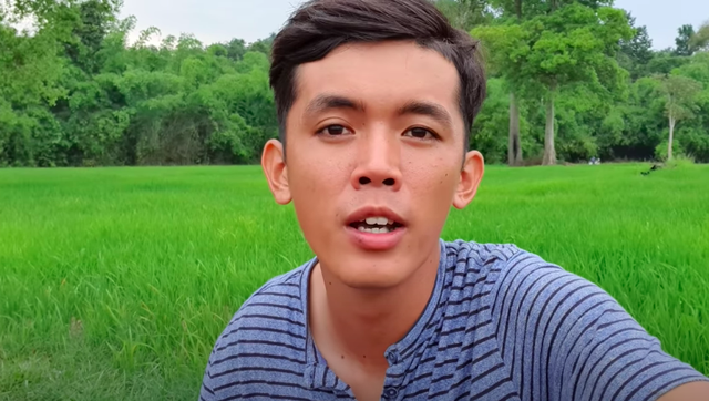 Youtuber nghèo nhất Việt Nam chia sẻ cuộc sống thay đổi sau một năm làm vlog: sửa được nhà, mua được máy quay, xe mới - Ảnh 1.