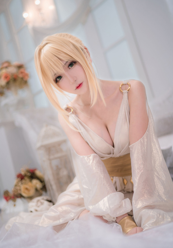 Mát mắt với màn cosplay Nero trong Fate/Grand Order, vòng một “lả lơi” khiến bao anh em xao xuyến - Ảnh 3.