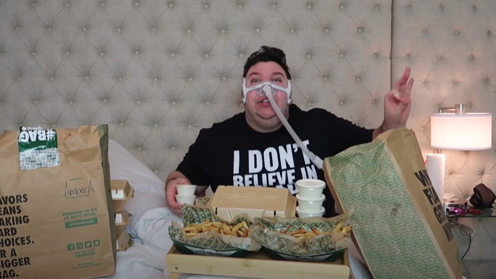 &quot;Khí số sắp tận&quot; vì ăn quá nhiều để làm video mukbang trong 6 năm, YouTuber khiến bạn bè không khỏi buồn bã
