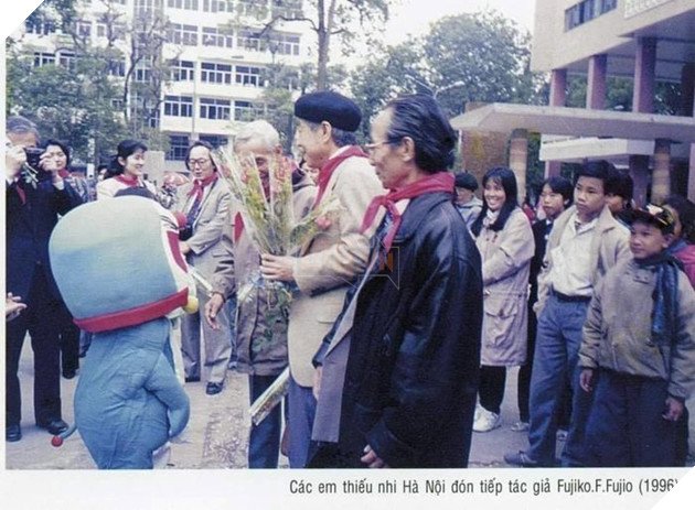Nhìn lại 25 năm ngày cha đẻ Doraemon sang Việt Nam, một mangaka chê tiền và hết lòng vì trẻ em - Ảnh 2.