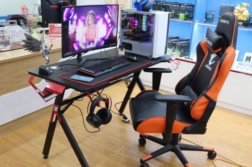 Ghế gaming xưa rồi, giờ phải sắm bàn gaming mới chất!