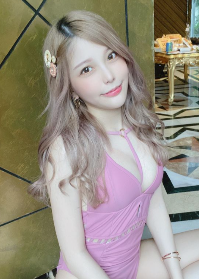 Bị nghi ngờ đụng chạm dao kéo, nữ YouTuber xinh đẹp đăng ảnh từ thời cấp 3 khiến CĐM khen hết lời - Ảnh 1.