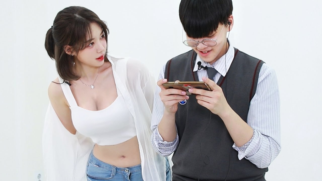 Đo độ tập trung của nam giới bằng cách chơi game khi bị gái xinh &quot;mời gọi&quot;, YouTuber thu được kết quả bất ngờ