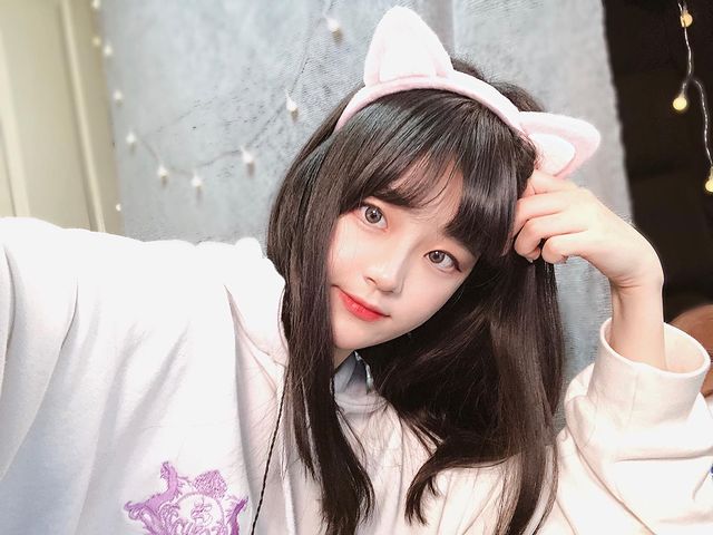 Được khen dễ thương, gợi cảm, nữ streamer bất ngờ cởi áo khoe cơ bắp vạm vỡ, tuyên bố biết ít nhất 5 loại võ - Ảnh 1.