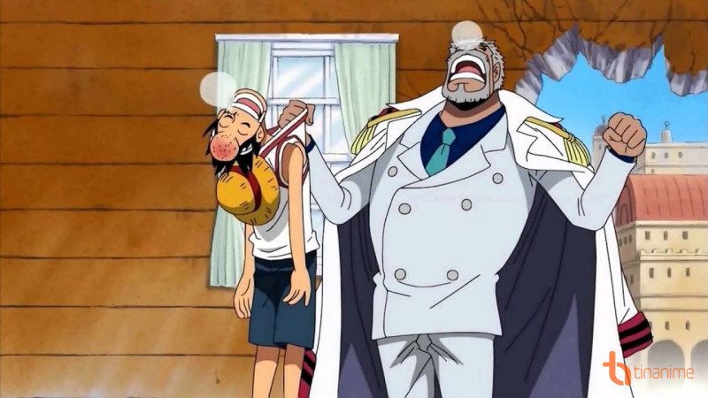 One Piece: Với sức mạnh hiện tại liệu Luffy đã đủ sức để hứng chịu &quot;cú đấm yêu thương&quot; của ông nội Garp?