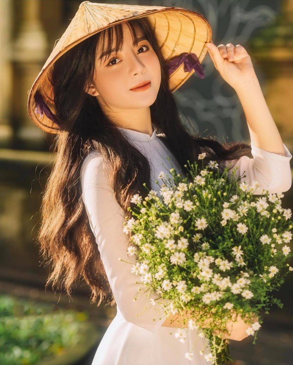Đọ sắc trong tà áo dài trắng tinh khôi, các hot girl Esports hoá “nàng thơ trong sáng - Ảnh 8.