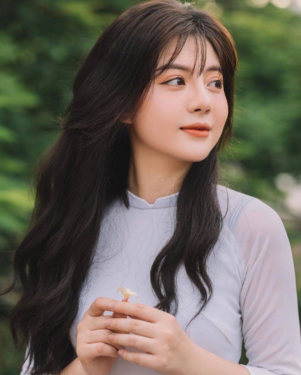 Đọ sắc trong tà áo dài trắng tinh khôi, các hot girl Esports hoá “nàng thơ trong sáng - Ảnh 9.