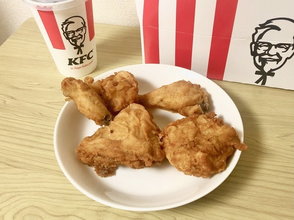 Ảo game quá đà, người chơi lấy xương gà KFC để sáng tạo vũ khí hủy diệt, đi săn lùng quái vật - Ảnh 1.