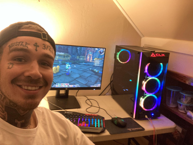 Mới ra tù vì tội cướp vũ trang, nam game thủ được bạn gái mua tặng dàn PC gaming gần 70 triệu để &quot;hòa nhập&quot; trở lại