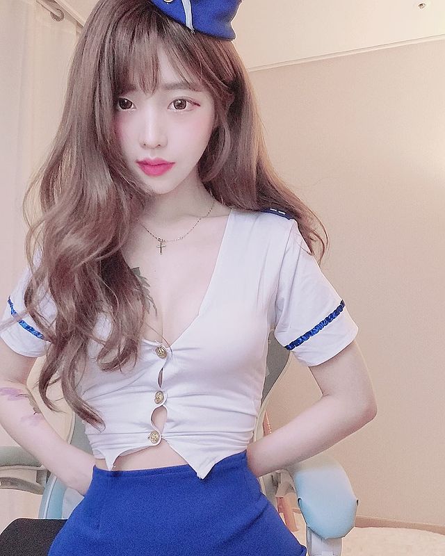 Được fan khen xinh như diễn viên Asuka Kirara, nữ streamer ngã ngửa khi biết đó là Thánh nữ 18  - Ảnh 5.