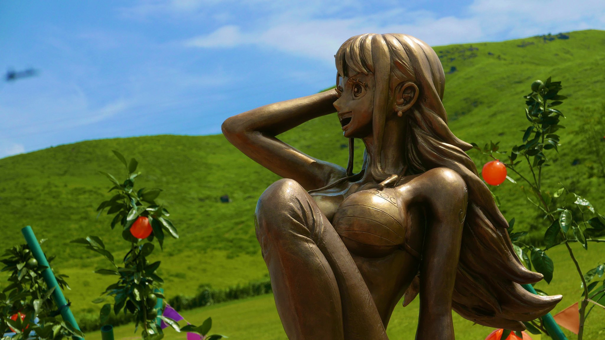 Các fan One Piece chê bai bức tượng đồng của Nami, mặt đơ và cảnh quan &quot;hơi phèn&quot;