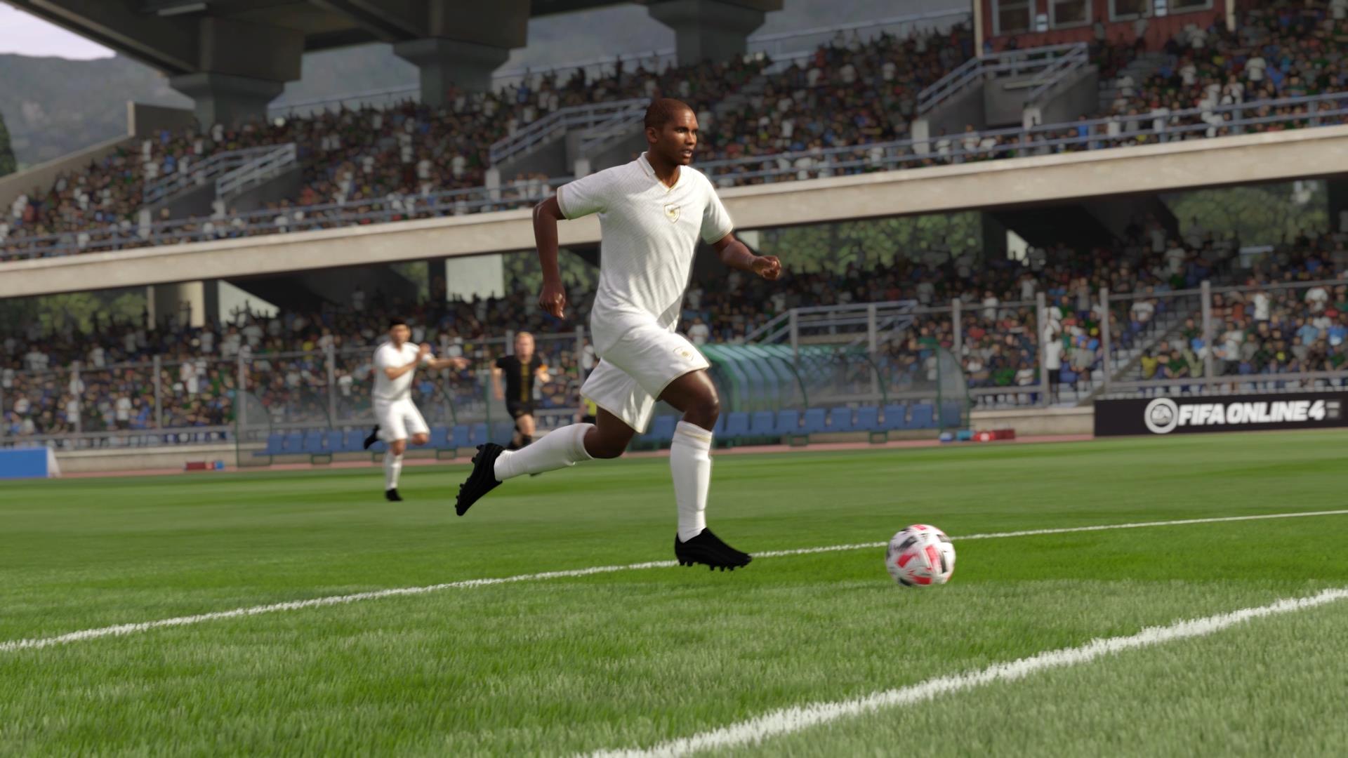 Báo đen Eto’o tái xuất FIFA Online 4 trong mùa thẻ huyền thoại, game thủ ráo riết tìm thủ môn xuất sắc để chuẩn bị &quot;vá&quot; lưới
