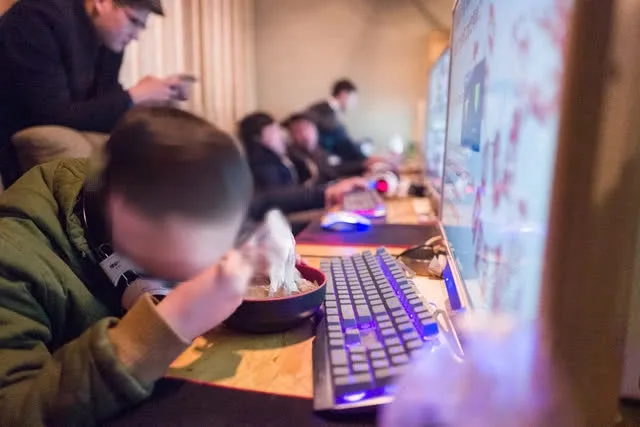 Đài truyền hình quốc gia Trung Quốc đưa tin: Trẻ em nghiện game sẽ khiến trí não trì trệ, ngăn cản sự phát triển trí tuệ
