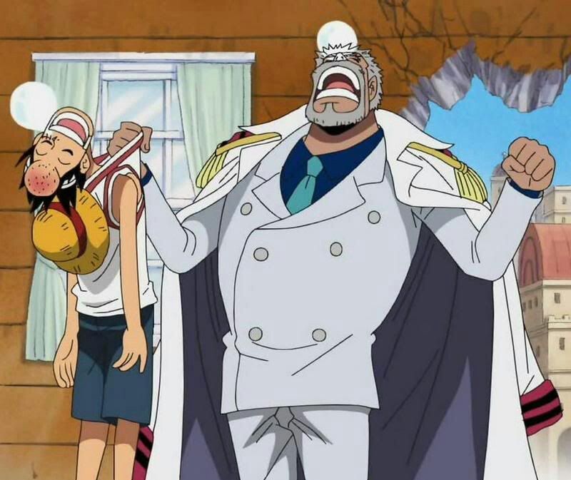 One Piece: Hiện tại, Luffy đã đủ sức mạnh hứng chịu &quot;cú đấm yêu thương&quot; từ ông nội Garp hay chưa?