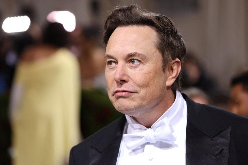 Elon Musk bị gọi là &quot;lươn chúa&quot; khi bất ngờ thông báo hoãn mua Twitter