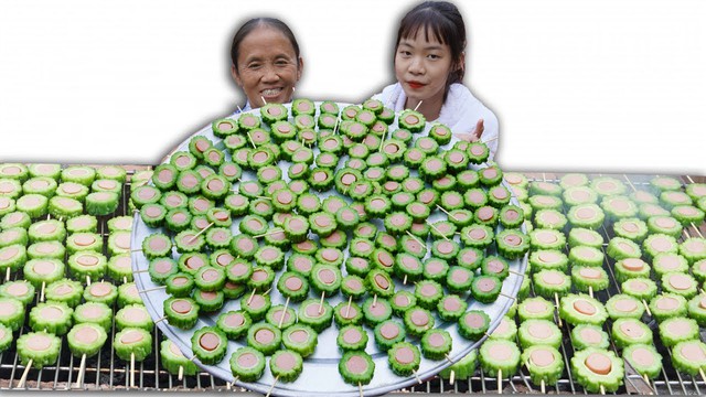 Làm món mướp đắng trộn xúc xích, bà Tân Vlog gây tranh cãi khi các cháu ăn tới nhăn mặt nhưng vẫn khen ngon - Ảnh 1.