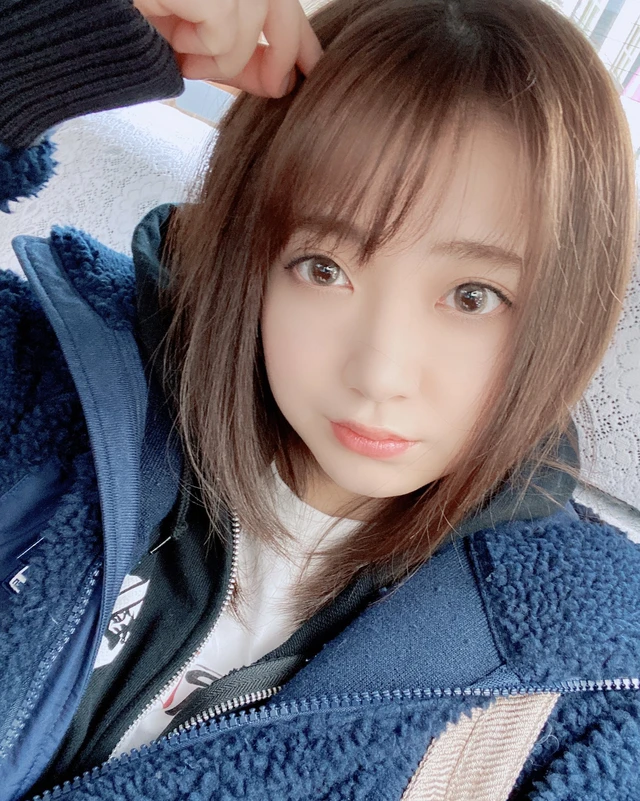 Ngắm nhan sắc Madoka Shizuki, mỹ nhân 18  Nhật Bản mê mệt những đôi giày thể thao - Ảnh 1.