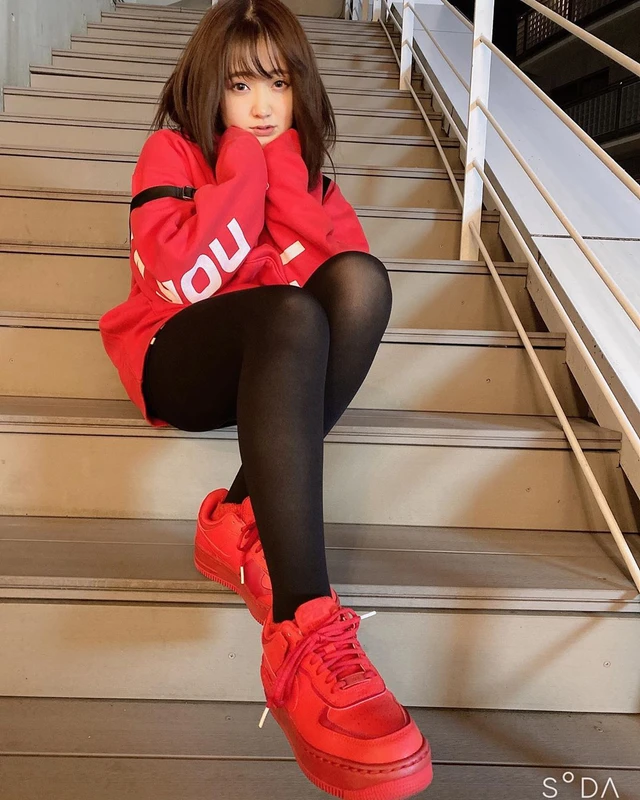 Ngắm nhan sắc Madoka Shizuki, mỹ nhân 18  Nhật Bản mê mệt những đôi giày thể thao - Ảnh 7.
