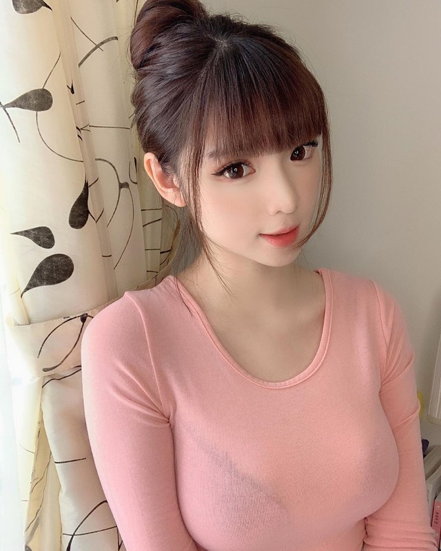 Chỉ mặc duy nhất style đồ bó, cô nàng streamer / hot girl gợi cảm khiến người xem không thể rời mắt - Ảnh 10.