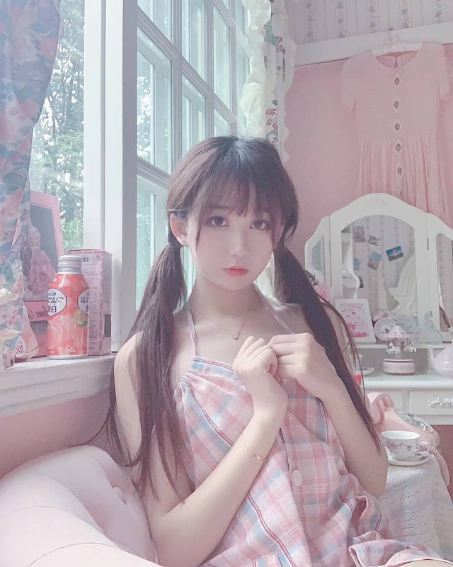 Mặt học sinh nhưng vóc dáng phụ huynh, cô nàng streamer khiến fan thừa nhận: Idol chẳng giỏi gì đặc biệt, nhưng chỉ cần lên sóng là đủ vui rồi - Ảnh 8.