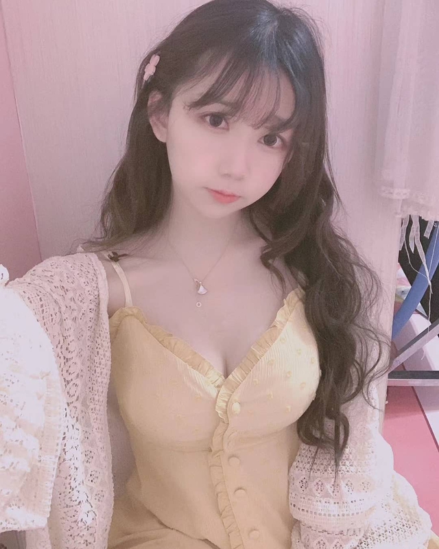 Mặt học sinh nhưng vóc dáng phụ huynh, cô nàng streamer khiến fan thừa nhận: Idol chẳng giỏi gì đặc biệt, nhưng chỉ cần lên sóng là đủ vui rồi - Ảnh 9.