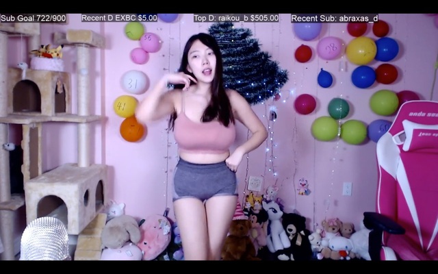 Cosplay Tifa và nhảy sexy trên sóng, nữ streamer thu hút hơn 350.000 view trong ít ngày - Ảnh 1.