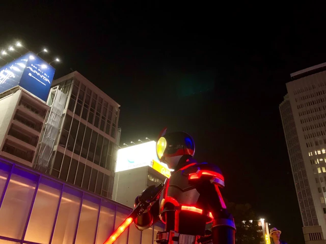 Lác mắt trước độ chịu chơi của cosplayer khi hóa thân thành Kamen Rider Faiz - Ảnh 16.