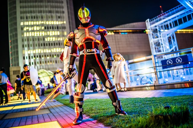 Lác mắt trước độ chịu chơi của cosplayer khi hóa thân thành Kamen Rider Faiz - Ảnh 19.