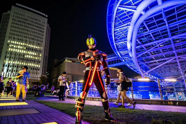 Lác mắt trước độ chịu chơi của cosplayer khi hóa thân thành Kamen Rider Faiz - Ảnh 17.