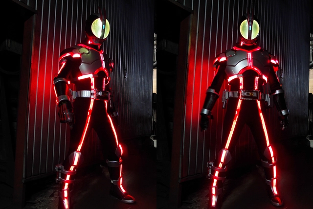 Lác mắt trước độ chịu chơi của cosplayer khi hóa thân thành Kamen Rider Faiz - Ảnh 3.