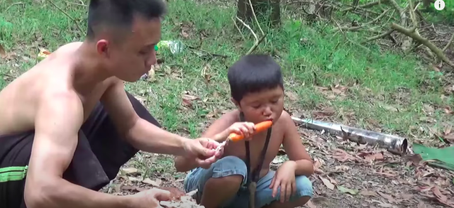 Hé lộ diện mạo ban đầu và cuộc sống khó khăn của hai anh em Tam Mao trước khi nổi tiếng - Ảnh 2.