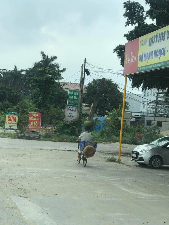 Phát hiện cao thủ đầu đội mít siêu to khổng lồ, chân đạp xe cực lụa khiến cộng đồng mạng trầm trồ Người thông minh phải biết sử dụng cái đầu - Ảnh 1.